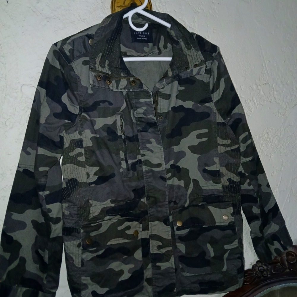 Love tree camouflage jacket Size X L